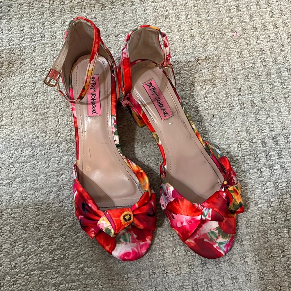 Betsy Johnson heels size 8